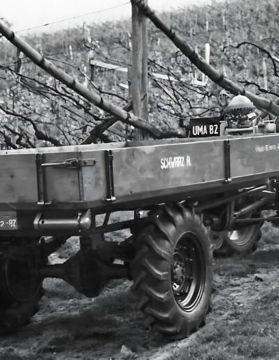 Photograph in black and white of a trailer on a tractor