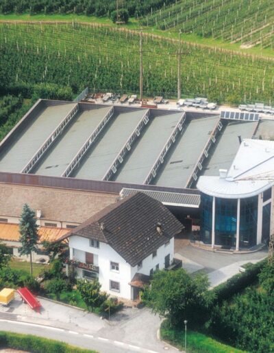 Photograph of the production site of the company Schwarz in Frangart, taken in the early days